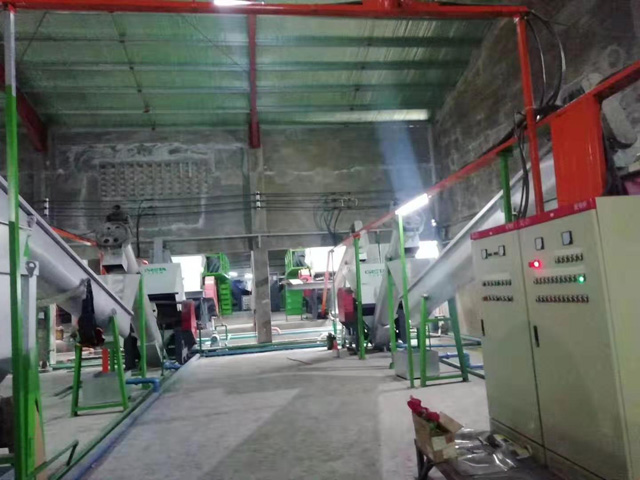 大型PET礦泉水瓶篩選、預(yù)洗、破碎、清洗 熱堿酸洗回收第二套大型生產(chǎn)線(POY級）